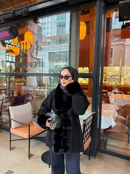 جاكيت صوف مع حزام باللون الاسود